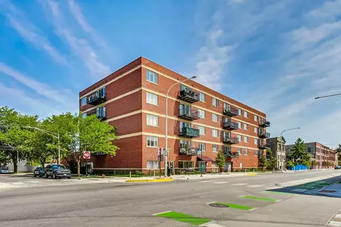 2158 W Grand Ave #202, Chicago, IL 60612