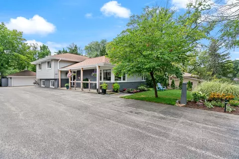 587 Maiden Ln, Glen Ellyn, IL 60137