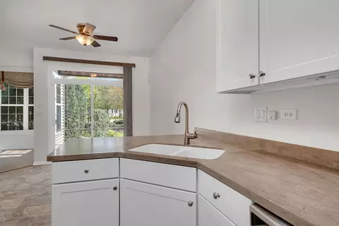 1275 York Ct, Aurora, IL 60502 photo 8