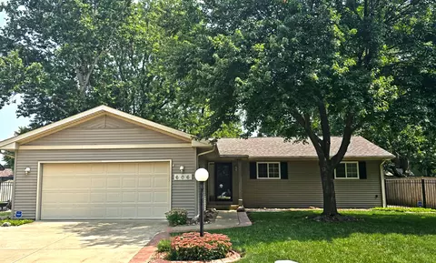 606 Pomona Dr, Champaign, IL 61821