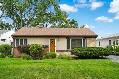 5208 Wolf Rd, Western Springs, IL 60558
