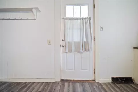 Entry Way - 914 W Front St, Bloomington, IL 61701 photo 1 of 4