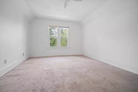Bedroom - 914 W Front St, Bloomington, IL 61701 photo 2 of 3