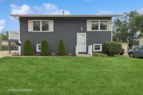 207 E Cypress Dr, Streamwood, IL 60107