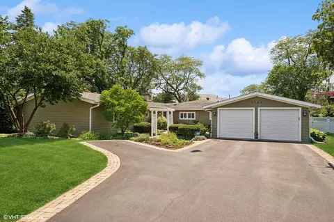 2729 Longmeadow Dr, Northbrook, IL 60062