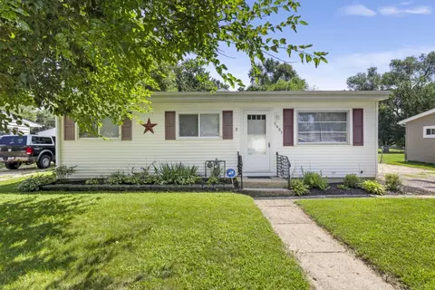 7607 Scott Ln, Machesney Park, IL 61115
