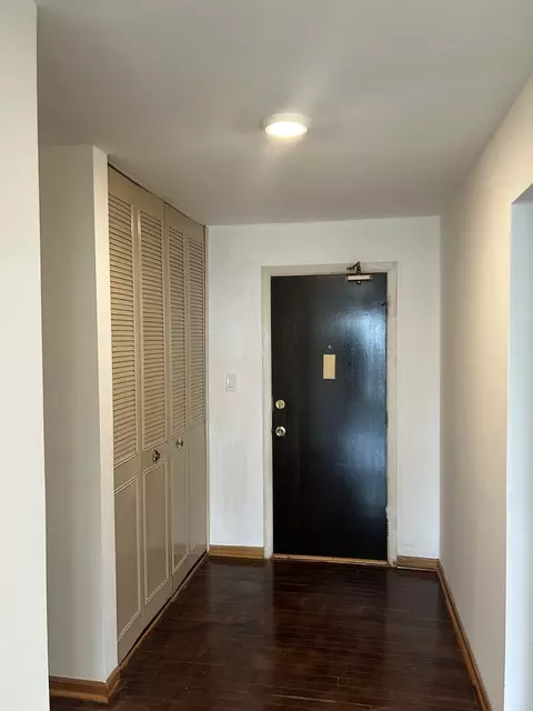 Entry Way - 9209 Bumblebee Dr #2F, Des Plaines, IL 60016 photo 1 of 2