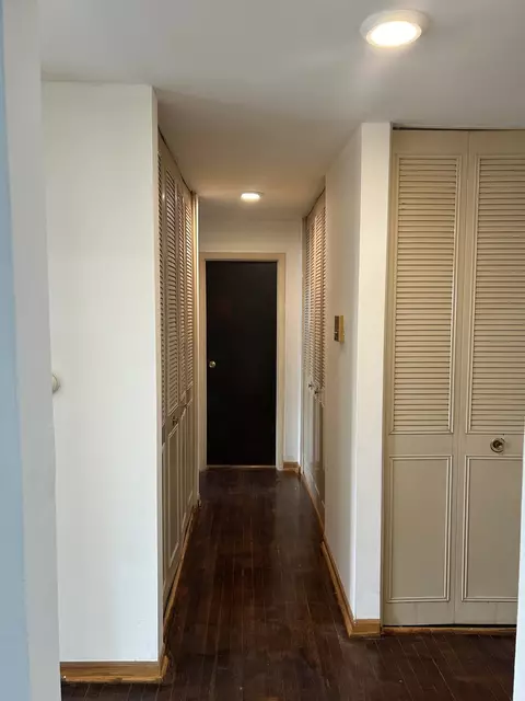 Entry Way - 9209 Bumblebee Dr #2F, Des Plaines, IL 60016 photo 2 of 2