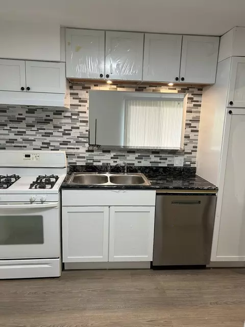 Kitchen - 9209 Bumblebee Dr #2F, Des Plaines, IL 60016 photo 2 of 4