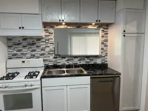 Kitchen - 9209 Bumblebee Dr #2F, Des Plaines, IL 60016 photo 4 of 4