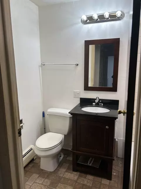 Bath - 9209 Bumblebee Dr #2F, Des Plaines, IL 60016 photo 1 of 2