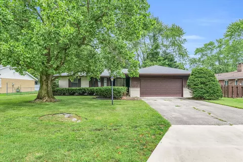 6 Brian Ct W, Savoy, IL 61874