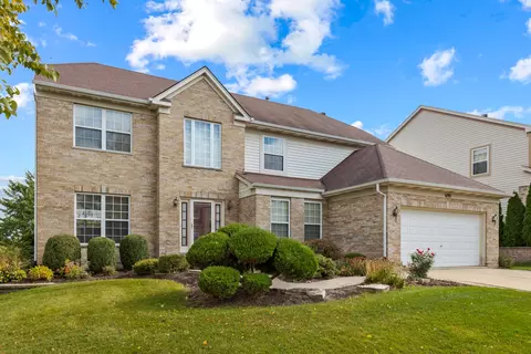 699 Easton Ln, Elk Grove Village, IL 60007