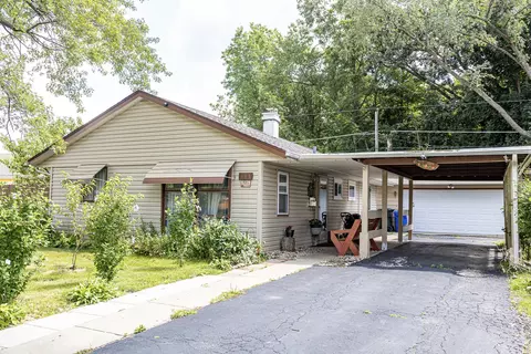 111 Birch St, Carpentersville, IL 60110