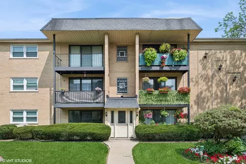 6560 W Roscoe St #2S, Chicago, IL 60634