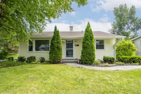 7025 Lowell Dr, Carpentersville, IL 60110