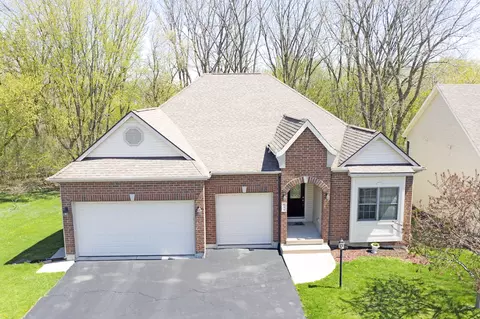 851 Prairie Ridge Dr, Woodstock, IL 60098