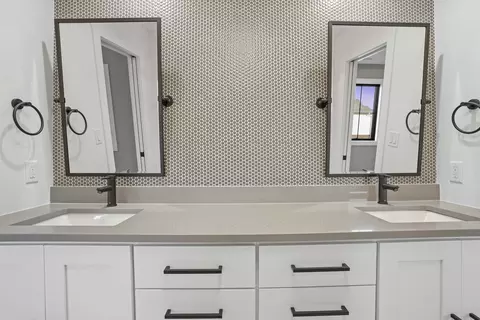 Bath - 8650 W 105th Ave, Saint John, IN 46373 photo 8 of 10