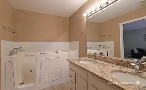 5606 Chesapeake Dr, Mchenry, IL 60050 photo 19