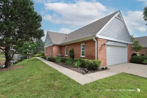 5606 Chesapeake Dr, Mchenry, IL 60050 photo 2