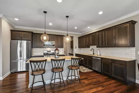 Kitchen - 304 Links Dr, Addison, IL 60101 photo 4 of 4