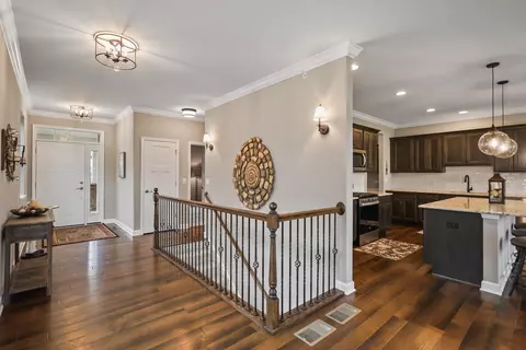 Entry Way - 304 Links Dr, Addison, IL 60101 photo 3 of 7
