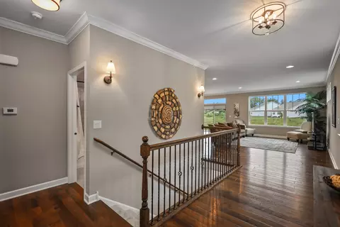 Entry Way - 304 Links Dr, Addison, IL 60101 photo 2 of 7