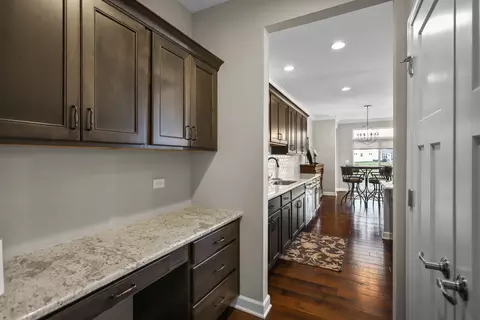Entry Way - 304 Links Dr, Addison, IL 60101 photo 4 of 7