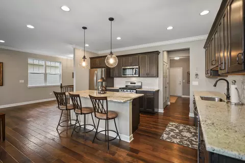 Kitchen - 304 Links Dr, Addison, IL 60101 photo 3 of 4