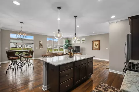 Kitchen - 304 Links Dr, Addison, IL 60101 photo 2 of 4