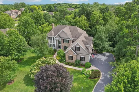 9945 Highland Ln, Crystal Lake, IL 60014