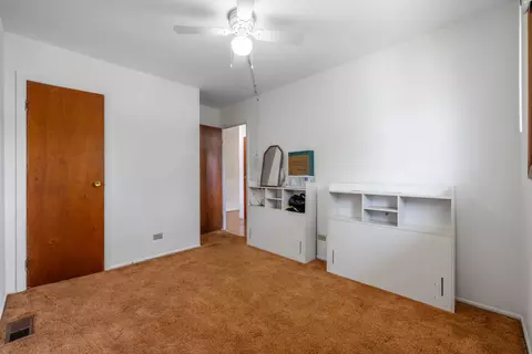 230 Grissom Ln, Hoffman Estates, IL 60169 photo 9