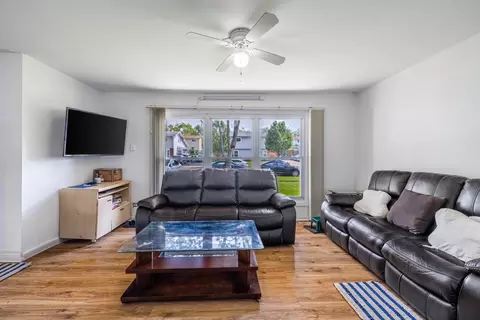 230 Grissom Ln, Hoffman Estates, IL 60169 photo 4