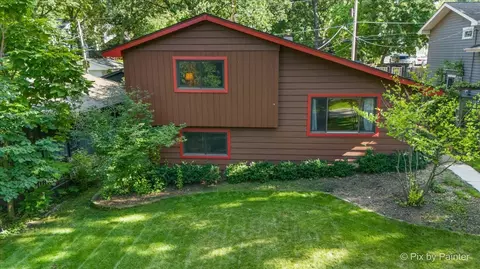 21246 W Crescent Dr, Mundelein, IL 60060