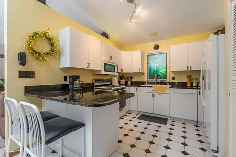 Kitchen - 11653 Chatt Dr, Roscoe, IL 61073 photo 2 of 2