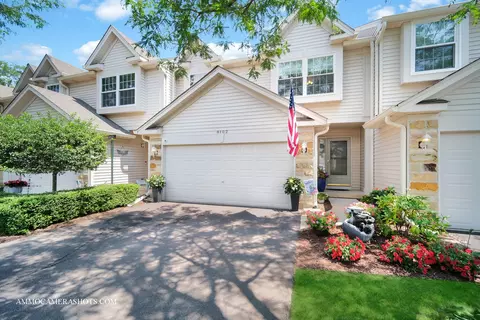 8102 Sierra Woods Ln #8102, Carpentersville, IL 60110
