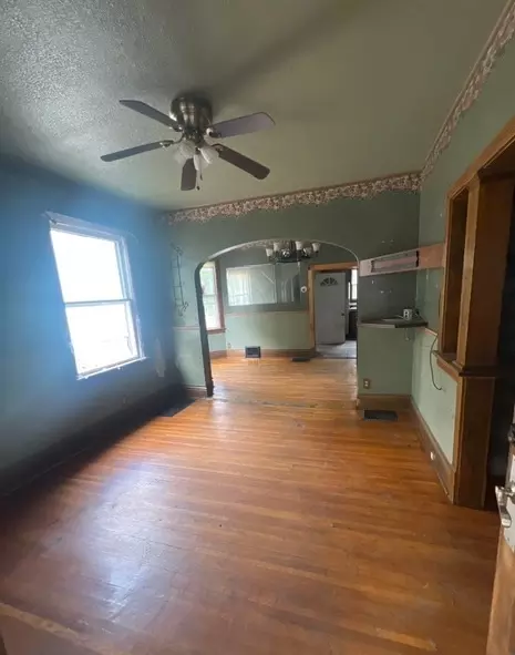 418 Du Page St, Elgin, IL 60120 photo 4