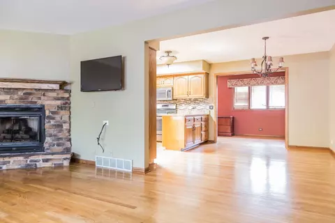 142 N Eastern Ave, Bartlett, IL 60103 photo 4