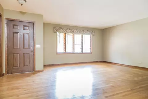 142 N Eastern Ave, Bartlett, IL 60103 photo 2