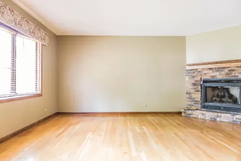 142 N Eastern Ave, Bartlett, IL 60103 photo 3
