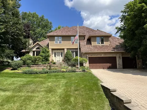 221 Darien Ln, Sleepy Hollow, IL 60118