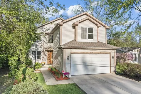 26285 N Willow Ave, Mundelein, IL 60060