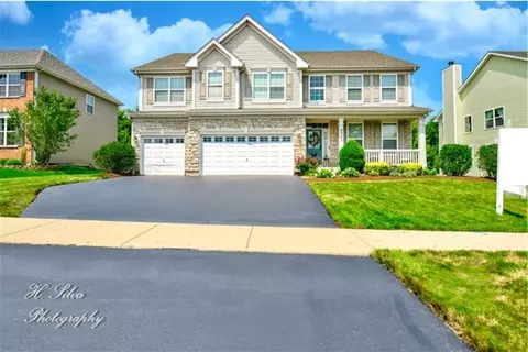 4261 Galway Dr, Lake In The Hills, IL 60156