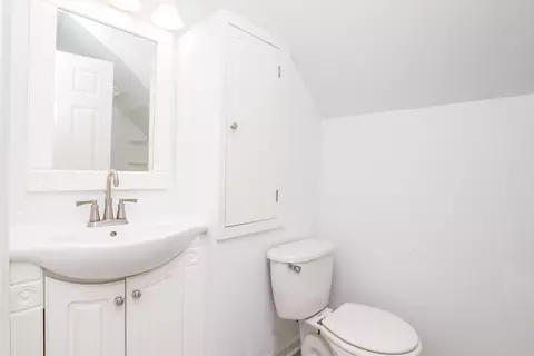 Bath - 1812 Taft Dr, Normal, IL 61761 photo 2 of 4