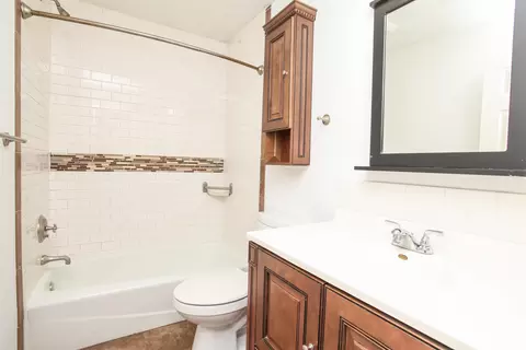 Bath - 1812 Taft Dr, Normal, IL 61761 photo 1 of 4