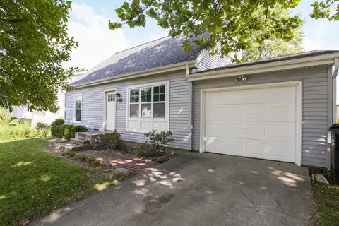 Exterior - 1812 Taft Dr, Normal, IL 61761 photo 3 of 9