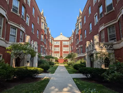 222 N Oak Park Ave #2S, Oak Park, IL 60302