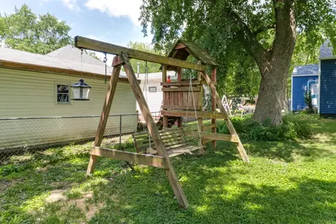 Exterior - 409 Elm St, Le Roy, IL 61752 photo 6 of 9