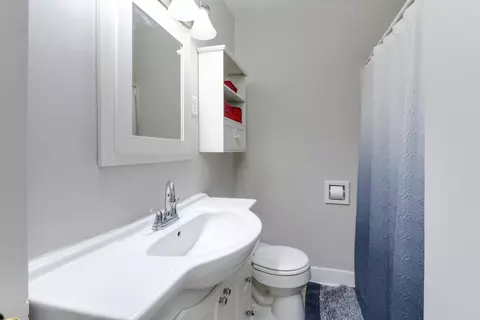 Bath - 409 Elm St, Le Roy, IL 61752 photo 1 of 2