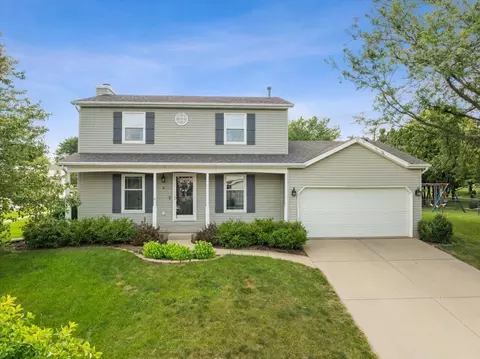 2 Navajo Ct, Bloomington, IL 61704